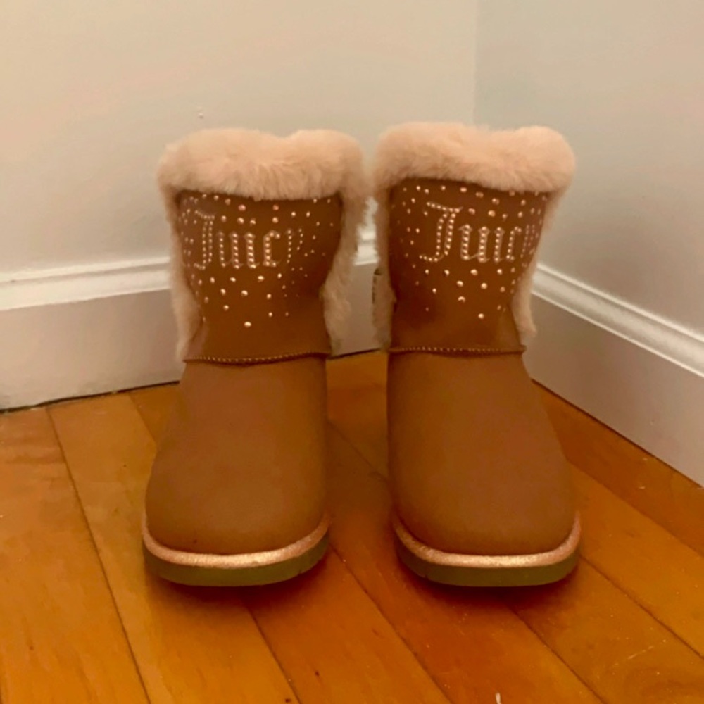 Juicy Courture Girls Children boots perfect for winter!!🐿